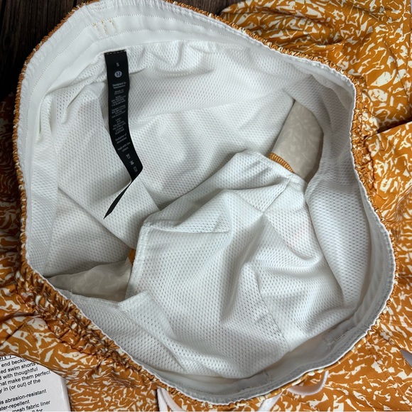 Lululemon Pool Short 7” NWT Size Small (Crunch Max Lemon Sorbet Autumn Orange) - Picture 9 of 14